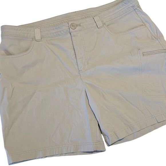 Eddie Bauer Tan Pockets Cargo Shorts Women's Size 16 - Picture 1 of 12
